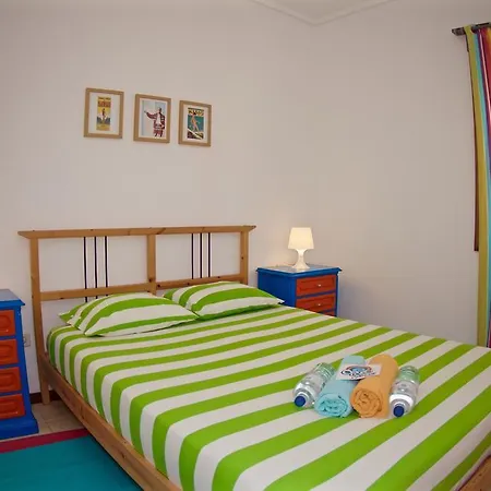 Albergue Oporto Surf Camp